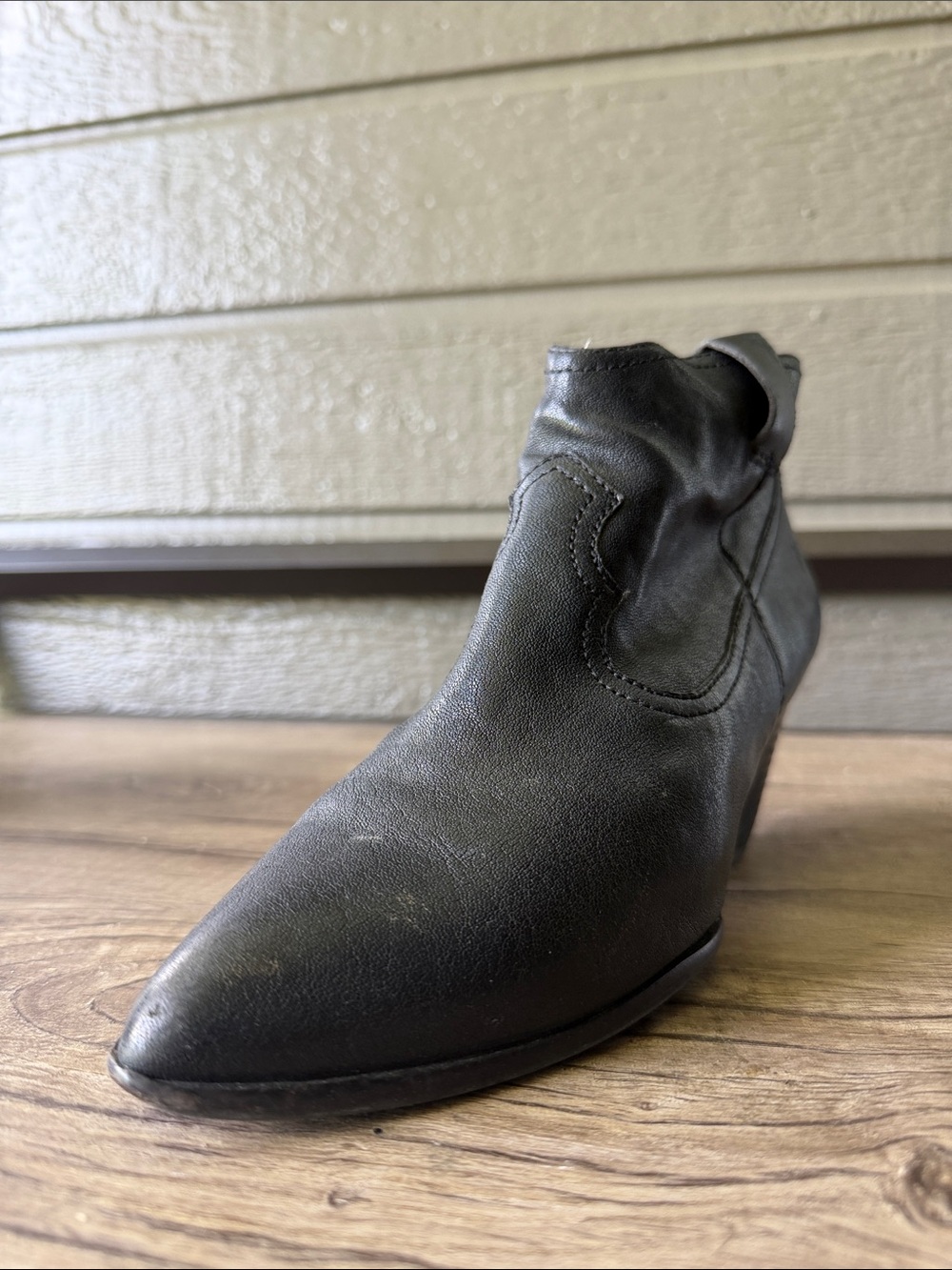 Frye Women’s Black Leather Ankle Booties size 8 M
